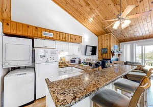 3rd-floor, dog-friendly condo with loft, balcony, free WiFi and golf course view