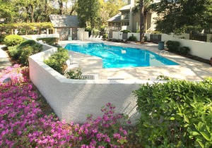 Cozy Hilton Head townhome with shared pools within a short distance of beaches
