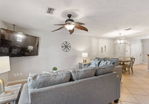 ~ Free Beach Service ~ 2Br/2Ba ~ Sleeps 8!