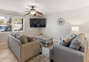 ~ Free Beach Service ~ 2Br/2Ba ~ Sleeps 8!