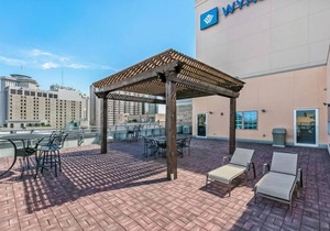 Modern condo steps from French Quarter/Bourbon