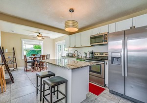 Peaceful 2/1 King home near downtown West Palm Bch & Lake Worth Beach.