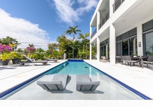 Villa Hayden-Beautiful NEW Custom Waterfront