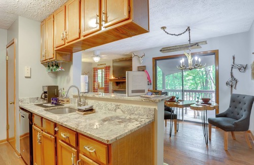 Waleska Apartment | 1/2 Mi to Marina: Lake Arrowhead Condo!