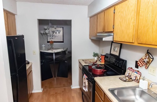 Sandy Springs Condo | #1 Atl's Historic Pill Hill-Swim Pool, Tennis, Duck Pond, Cabanas!