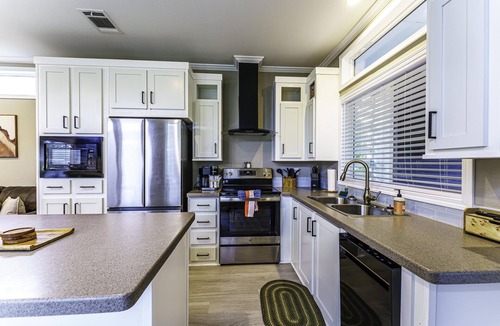 Baker County Cabin | 1 Bed/1 Bath - Pet Friendly, Sleeps 4 - 1 Bed/1 Bath - Pet Friendly, Sleeps 4