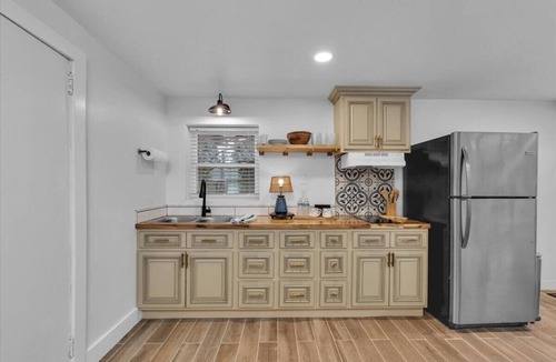 Summerville House | 1 bedroom, 1 bathroom sleeps max 4 guests with the sleeping arrangements being a king bed and futon that sleeps 2
