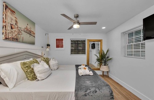 Summerville House | 1 bedroom, 1 bathroom sleeps max 4 guests with the sleeping arrangements being a king bed and futon that sleeps 2