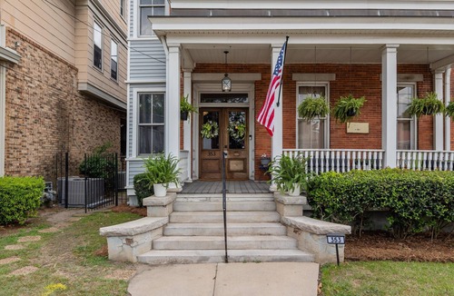 Olde Town Augusta Apartment | 1 bedroom, 1 bathroom studio apartment in Downtown Augusta. The sleeping arrangements for this unit is a full-sized bed.