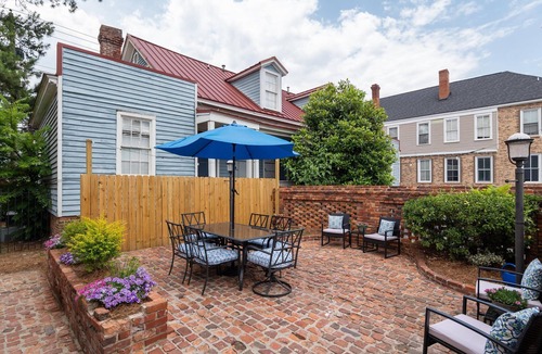 Olde Town Augusta Apartment | 1 bedroom, 1 bathroom studio apartment in Downtown Augusta. The sleeping arrangements for this unit is a full-sized bed.