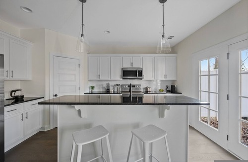 Lakewood Apartment | 1 King 2 Queens Garage Yard Washer Dryer
