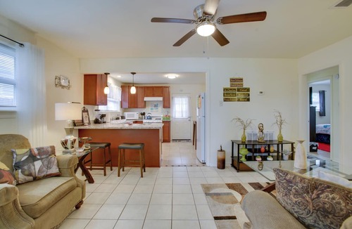 Kenner - Louis Armstrong International Airport Cottage | 1 Mi to Airport! New Orleans Area Home