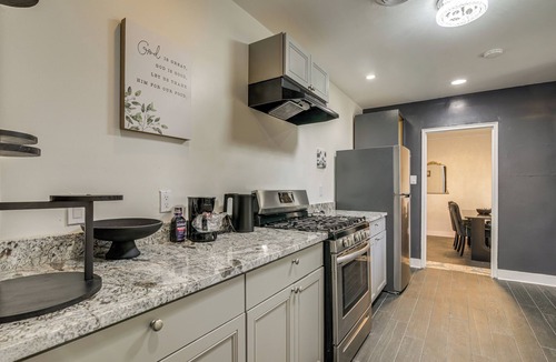 Whitehaven House | 1 Mi to Graceland: Quiet Home w/Private Yard