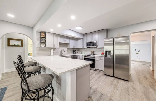 Lantana Cottage | 1 Mi to Lantana Municipal Beach: Oasis w/Pool!