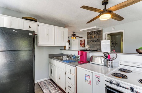 Collegedale Condo | 1 Mi to SAU & McKee Foods Campus! Condo w/Balcony