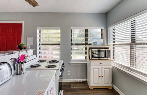 Collegedale Condo | 1 Mi to SAU & McKee Foods Campus! Condo w/Balcony