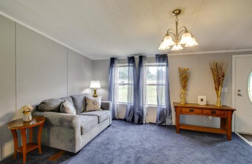 Albany House | 1 Mi to US Marine Base Albany: Cozy Getaway!