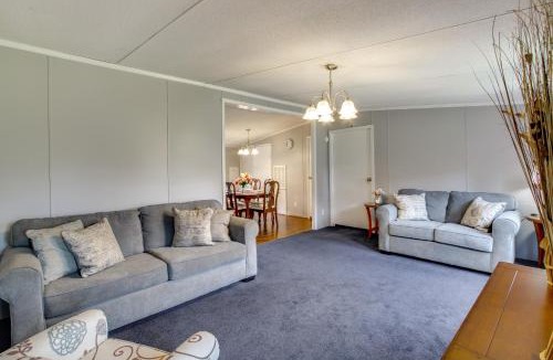 Albany House | 1 Mi to US Marine Base Albany: Cozy Getaway!