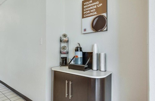 Longview Apartment | 1 Queen Bed | Non-Smoking, Kitchen, Sofa-Bed