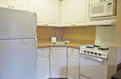 Tougaloo Apartment | 1 Queen Bed | Non-Smoking, Kitchen