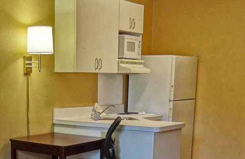 Huntsville Apartment | 1 Queen Bed | Non-Smoking, Kitchen