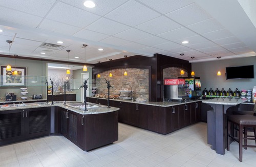 Conestee Apartment | 1 Queen Studio w/Full Kitchen | Breakfast + Pool