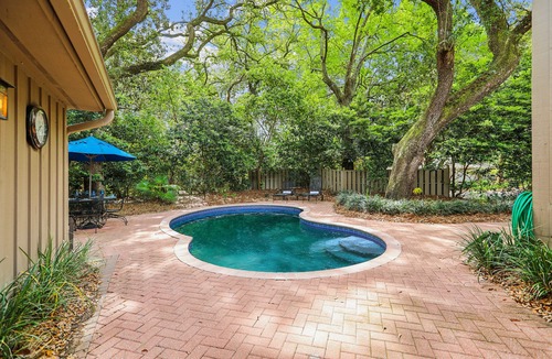 Heritage Woods House | 10 Battery Road ~ Short Walk to RBC Heritage Golf Tournament