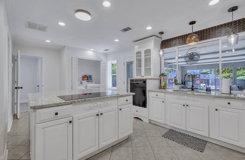 Savannah House | 10 ft pool house with tiki/bar hut, arcades games, and theater room-no parties