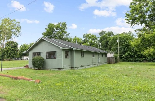 Fairfield House | 10 Mins to Downtown Birmingham- Fresh in Fairfield