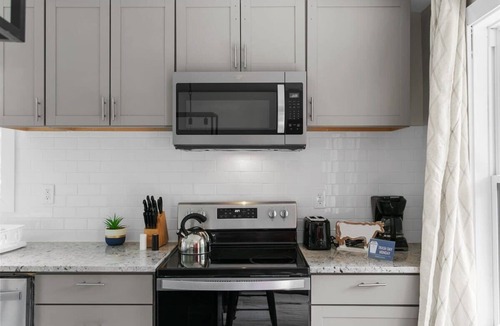 Birmingham House | 10 Mins to Downtown! Modern in Magic City- Unit A