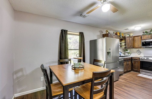 Pooler House | 12 Mi to Dtwn Savannah: Remodeled Family Getaway!