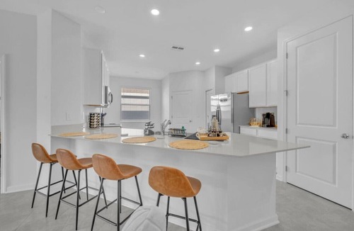Winter Haven Apartment | 12 min to Legoland & SeaLife- Games/Peppa Pig/Dinning