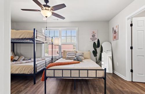 Athens House | 13 mins to Downtown & Stadium - Game Room - Game Day