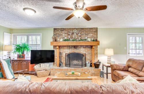 Batesburg House | 136 Private Acres: Lakefront Aiken County Home!