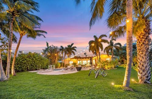 17th Street Causeway House | 180 of Waterfront Heated Pool Walk To Beach Paradise Point Key RESIDENCES
