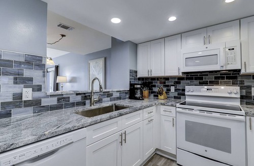 South Beach Condo | 1874 Beachside Tennis- Calibogue Sound views from every room.