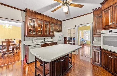 Baldwin House | 1875 Historic Manor, 5 Acres Near Helen & Wineries
