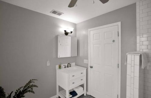 Gainesville House | 1940 cottage seen on FYI, 2bd 2ba