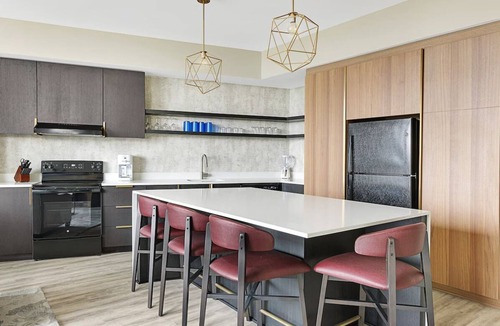 Downtown Atlanta Resort | 1BD/Atlanta - Downtown w/Rooftop Pool and Pool Bar!