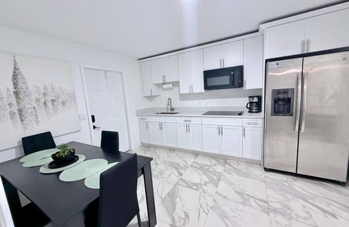 Lake Worth Apartment | 2/1 private, peaceful, lakeview studio