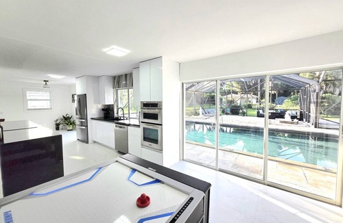 Wellington House | 2 acre for Kids, Pets and Family. Wellington, Fl