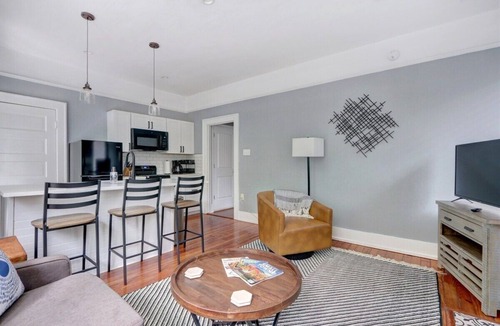 Midtown House | 2 bd/2 ba * Sleep 5 * Dog Friendly * Downtown Sav