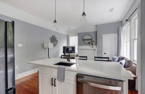 Midtown House | 2 bd/2 ba * Sleep 5 * Dog Friendly * Downtown Sav