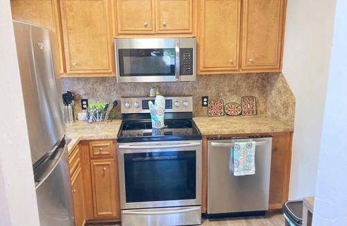 Columbus Apartment | 2 bed 1 bath, 5 min to downtown, 12 min to base