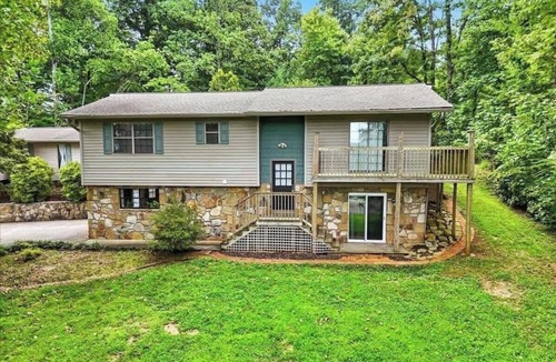 Louisville House | 2 Bed 1 Bath Private Suite Funky Bunch TYSUT