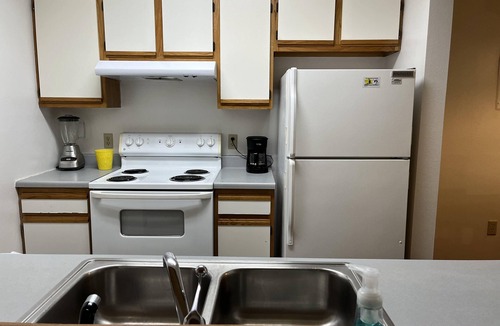 Cedar Rapids House | 2 bed 2 bath Spacious Apartment Downtown CR