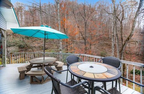 Whittier House | 2 Bed 2 Bath Vacation home in Whittier I
