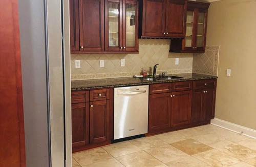 Suwanee Apartment | 2 Bed Basement Apt in Upscale Gated Community By Stores, Restuarants, & Parks