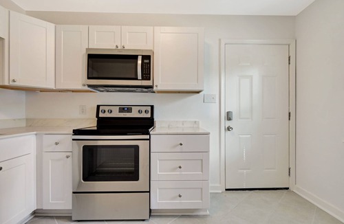Midtown Apartment | 2 bed Corporate Apt. Pets OK perfect for short and longterm stays