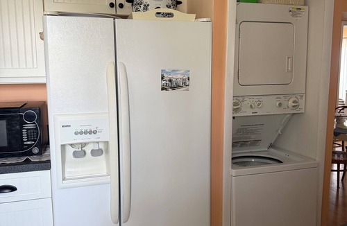 Central Beach Apartment | 2-bedroom apartment in Vero Beach with AC right on the beach with a pool
